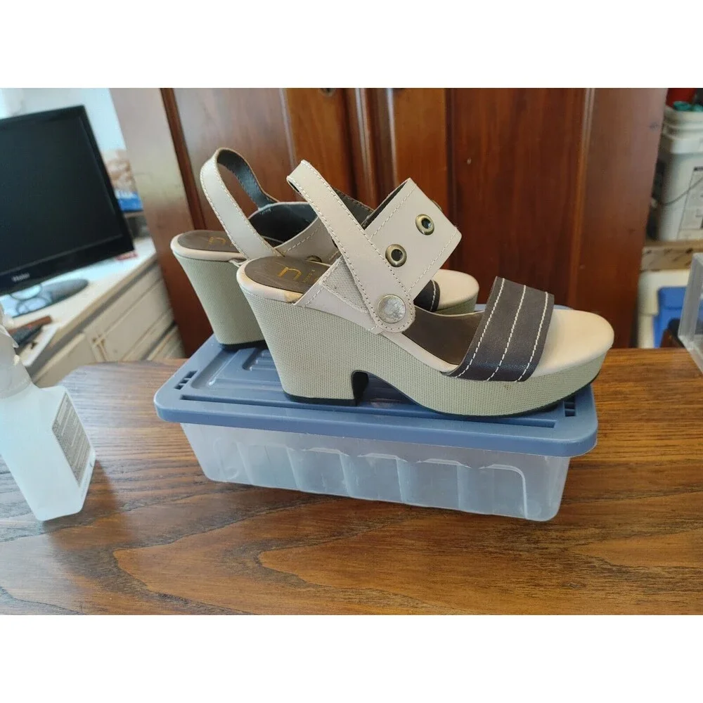 High Wedge Metal Details Women's Wedge Sandals 8.5 By NICOLE (V-19)